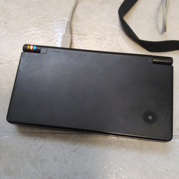 Nintendo DS with charger - Picture 3 of 3